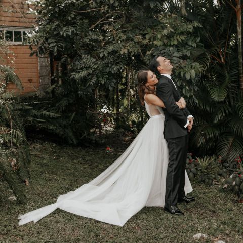 Tips for Rainy Wedding Day Photos! • Emma Nayler Photographer - Sunshine  Coast