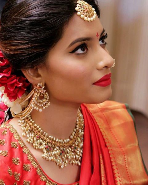 There is something really engaging about the south indian bridal attires. | Indian  bridal hairstyles, Fashionable saree blouse designs, Hair style on saree