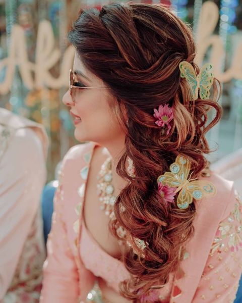 Best Bridal Hairstyles With Butterfly Accessories For Your Pre Wedding  Ceremonies | Shaadi Baraati