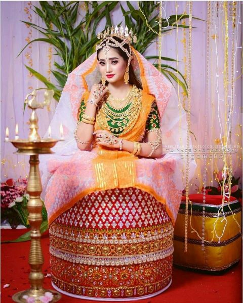 Top 81+ Wedding Dresses for girls | Indian bridal dress, Red wedding  lehenga, Indian bridal outfits
