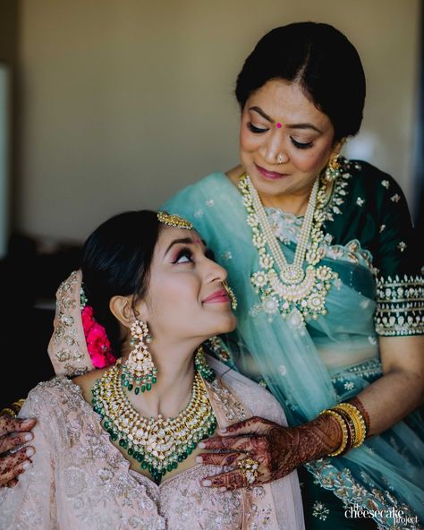 40+ Beautiful Wedding Photos Every Bride Must Have with her Parents |  WeddingBazaar