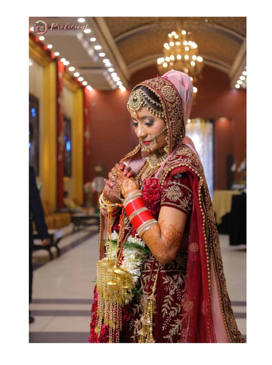 Bridal pose | Wedding dulhan pose, Indian bride photography poses, Indian wedding  poses